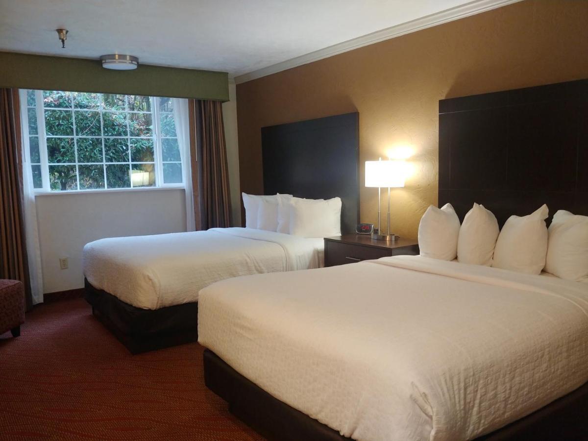 Best Western Plus Parkway Inn Уилсънвил Екстериор снимка
