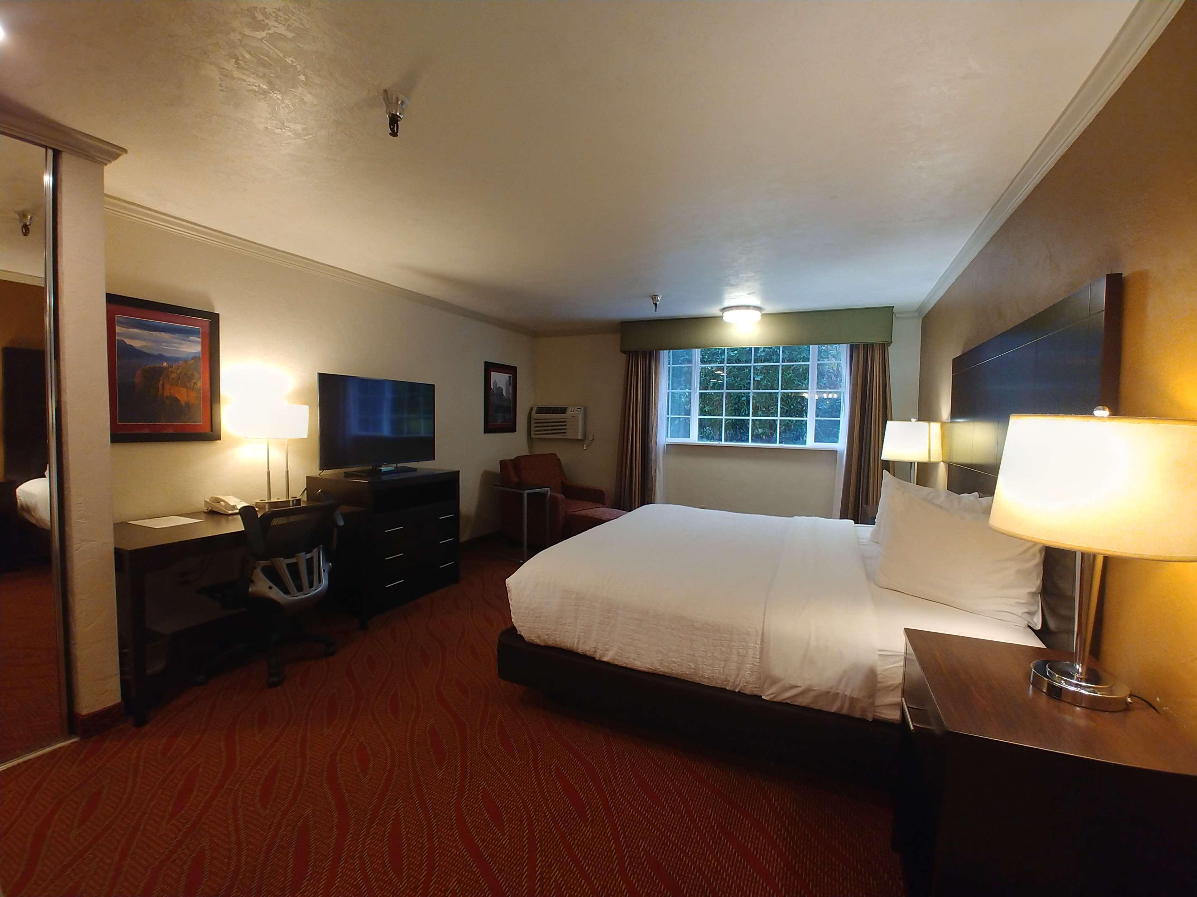 Best Western Plus Parkway Inn Уилсънвил Екстериор снимка