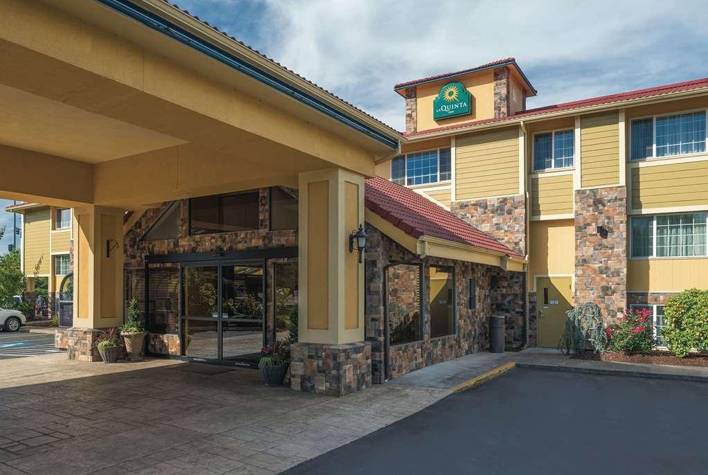 Best Western Plus Parkway Inn Уилсънвил Екстериор снимка