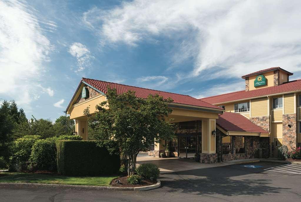 Best Western Plus Parkway Inn Уилсънвил Екстериор снимка