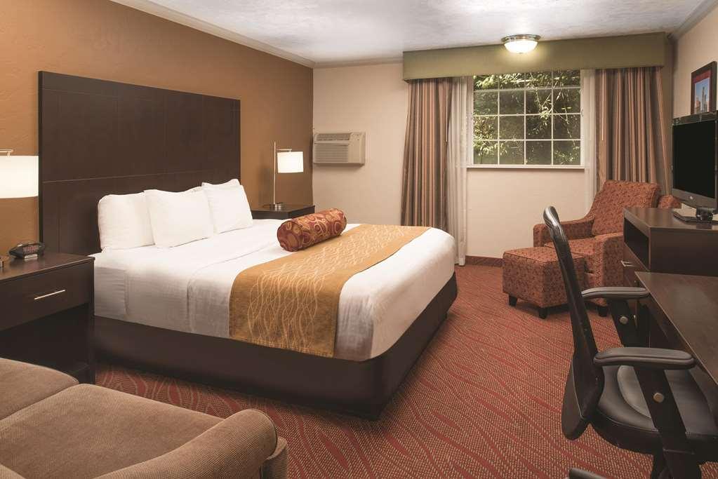 Best Western Plus Parkway Inn Уилсънвил Екстериор снимка