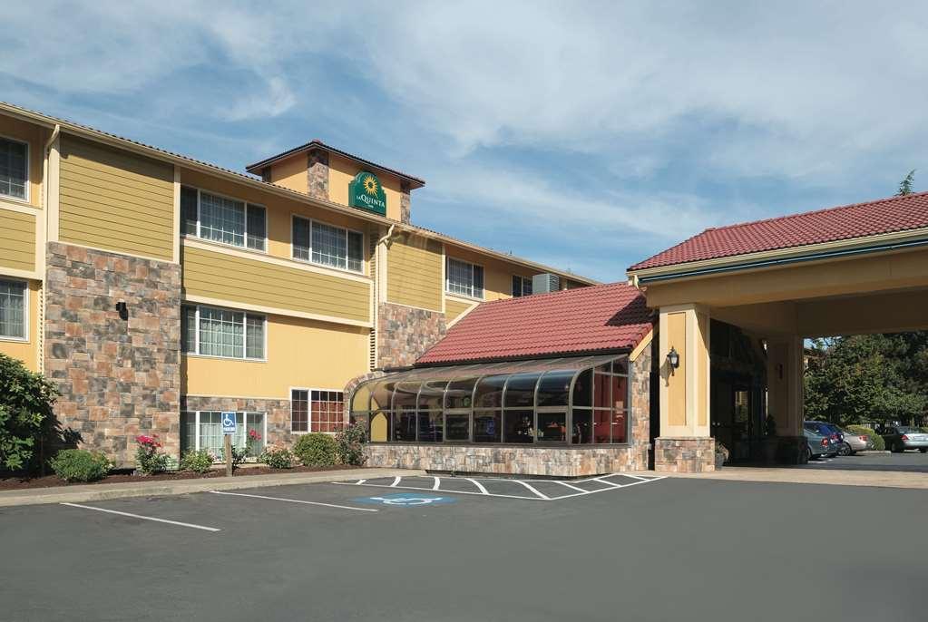 Best Western Plus Parkway Inn Уилсънвил Екстериор снимка