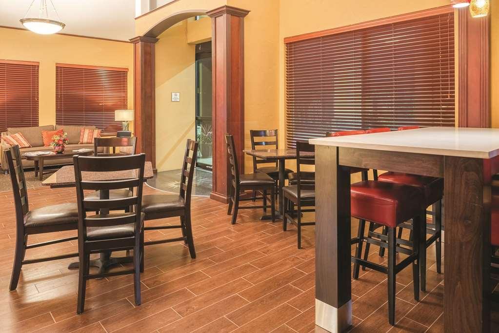Best Western Plus Parkway Inn Уилсънвил Екстериор снимка