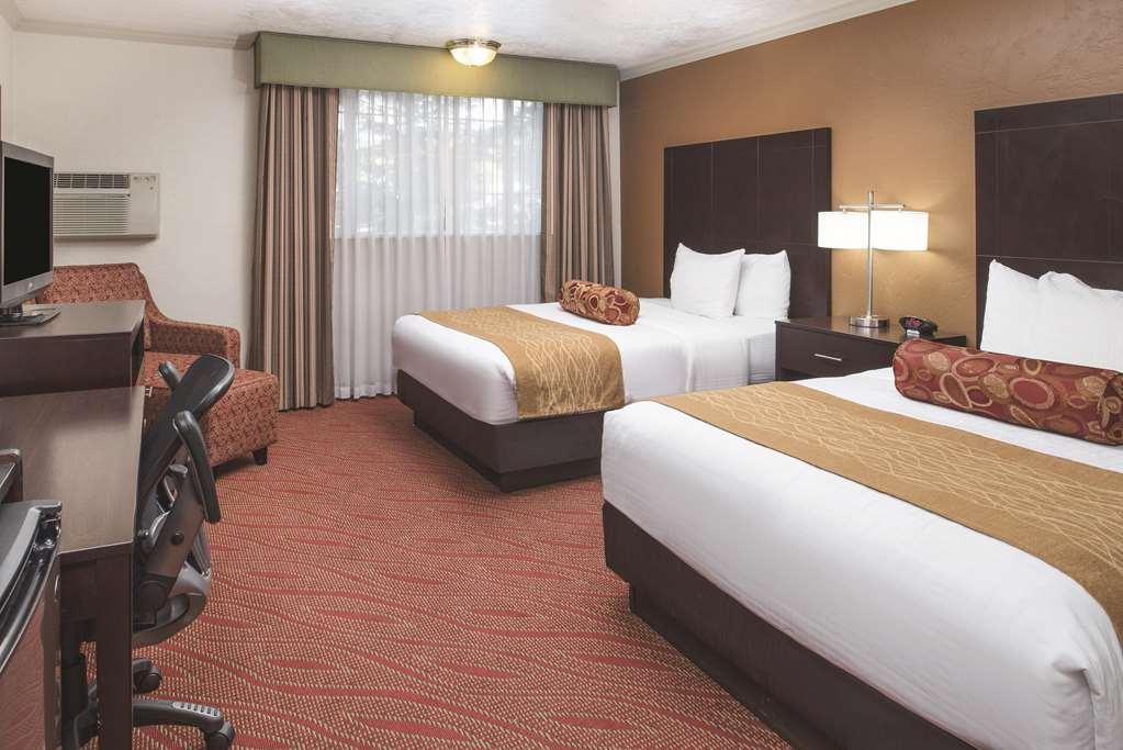 Best Western Plus Parkway Inn Уилсънвил Екстериор снимка