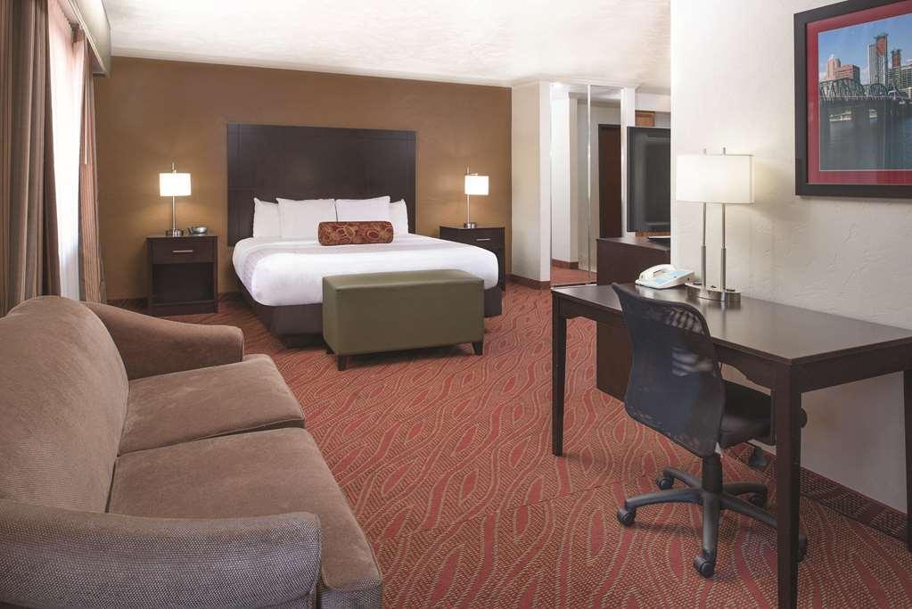 Best Western Plus Parkway Inn Уилсънвил Екстериор снимка