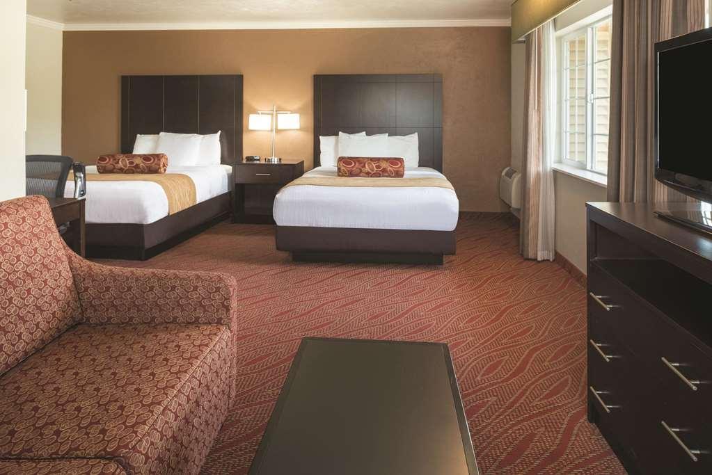 Best Western Plus Parkway Inn Уилсънвил Екстериор снимка