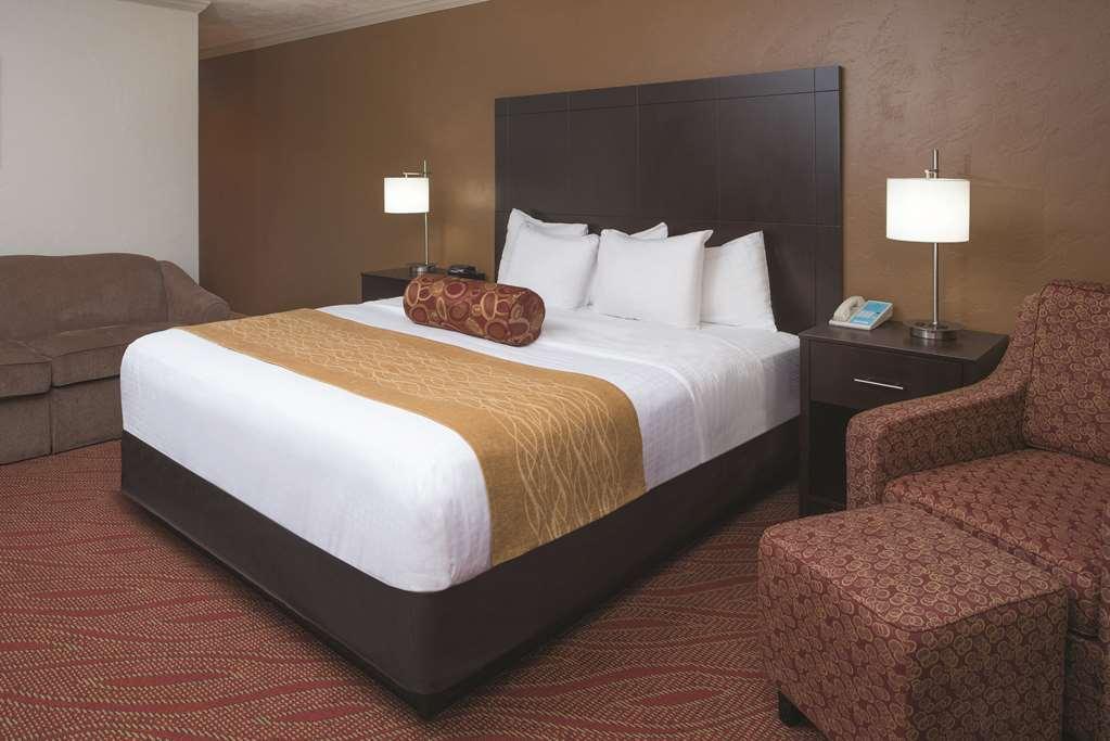 Best Western Plus Parkway Inn Уилсънвил Екстериор снимка