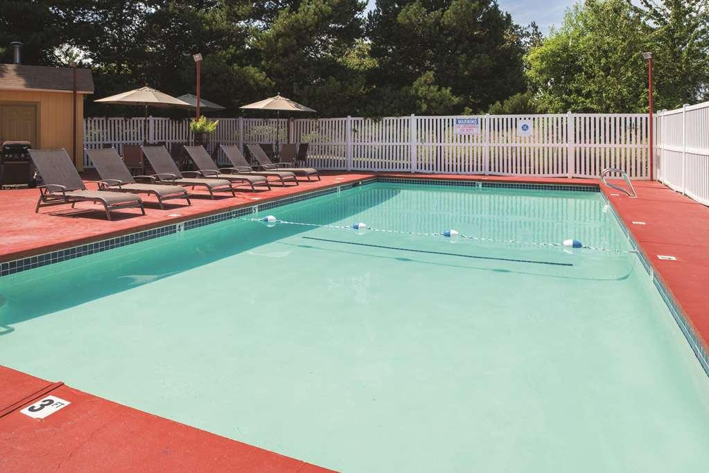 Best Western Plus Parkway Inn Уилсънвил Екстериор снимка
