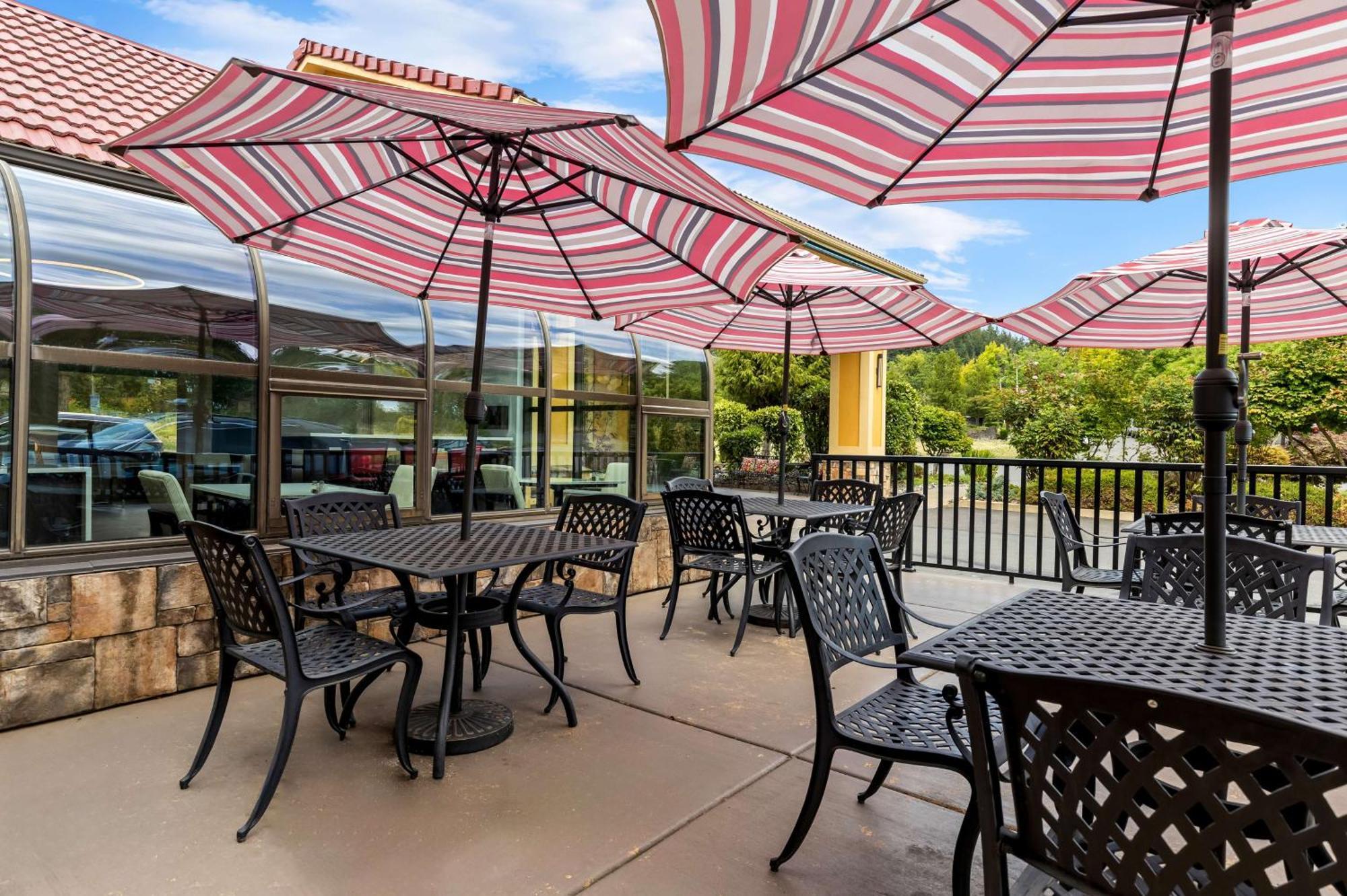 Best Western Plus Parkway Inn Уилсънвил Екстериор снимка