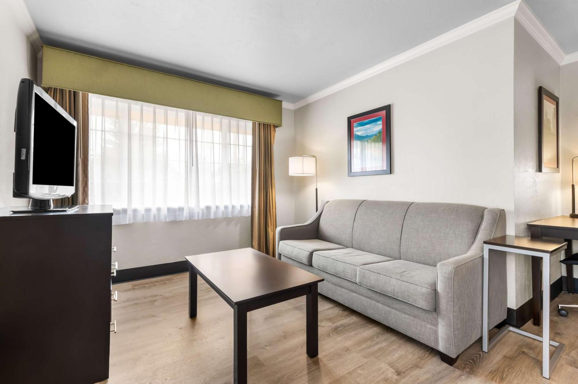 Best Western Plus Parkway Inn Уилсънвил Екстериор снимка