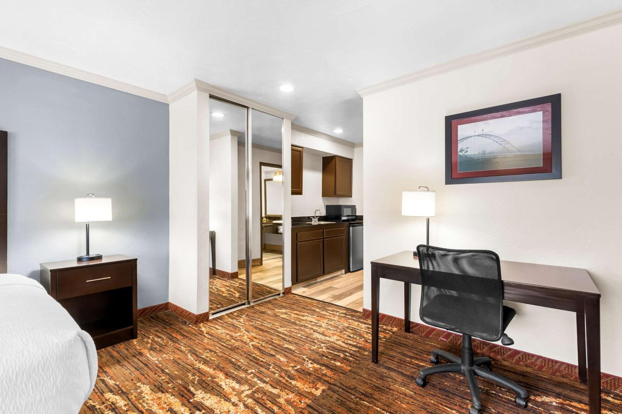 Best Western Plus Parkway Inn Уилсънвил Екстериор снимка