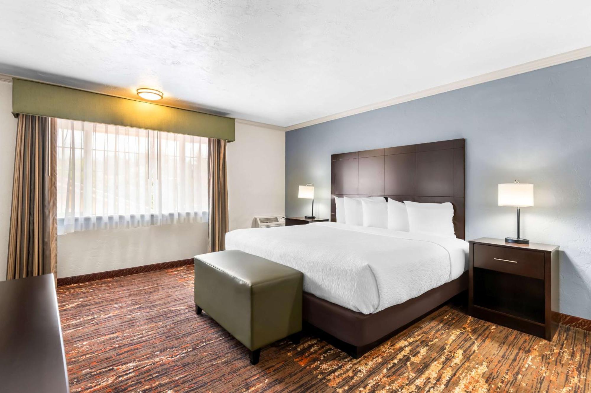 Best Western Plus Parkway Inn Уилсънвил Екстериор снимка