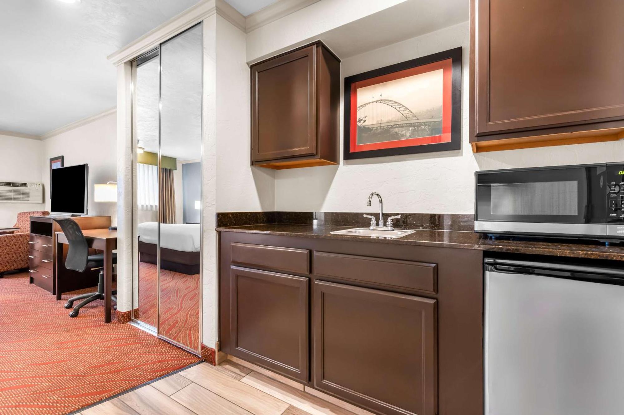 Best Western Plus Parkway Inn Уилсънвил Екстериор снимка