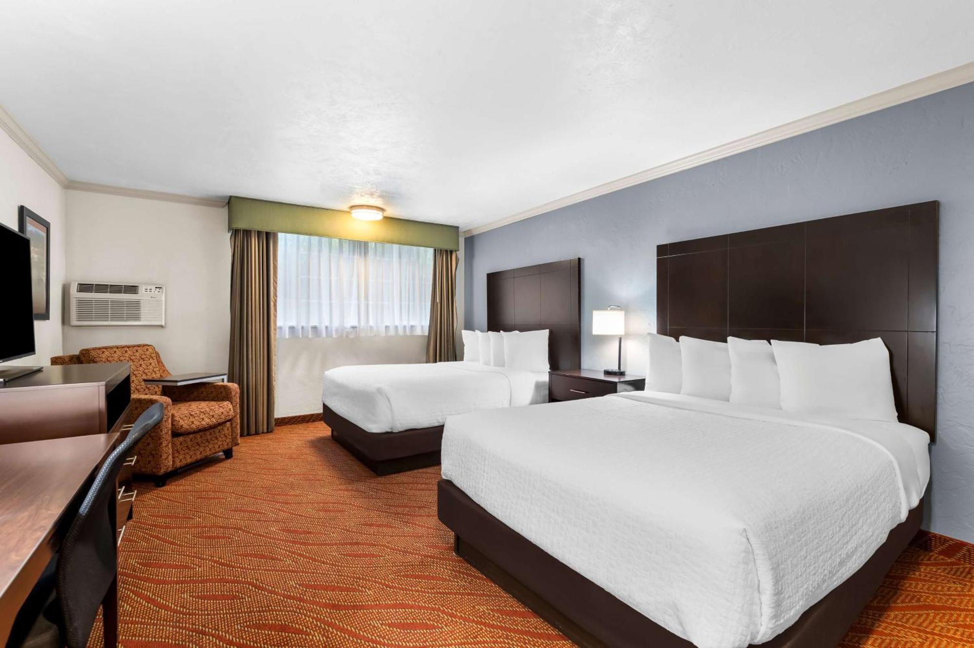 Best Western Plus Parkway Inn Уилсънвил Екстериор снимка
