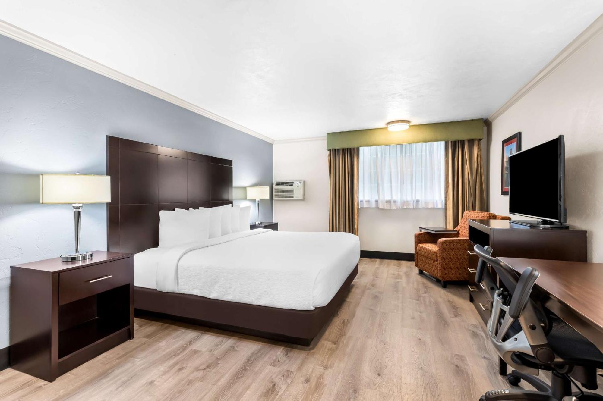Best Western Plus Parkway Inn Уилсънвил Екстериор снимка