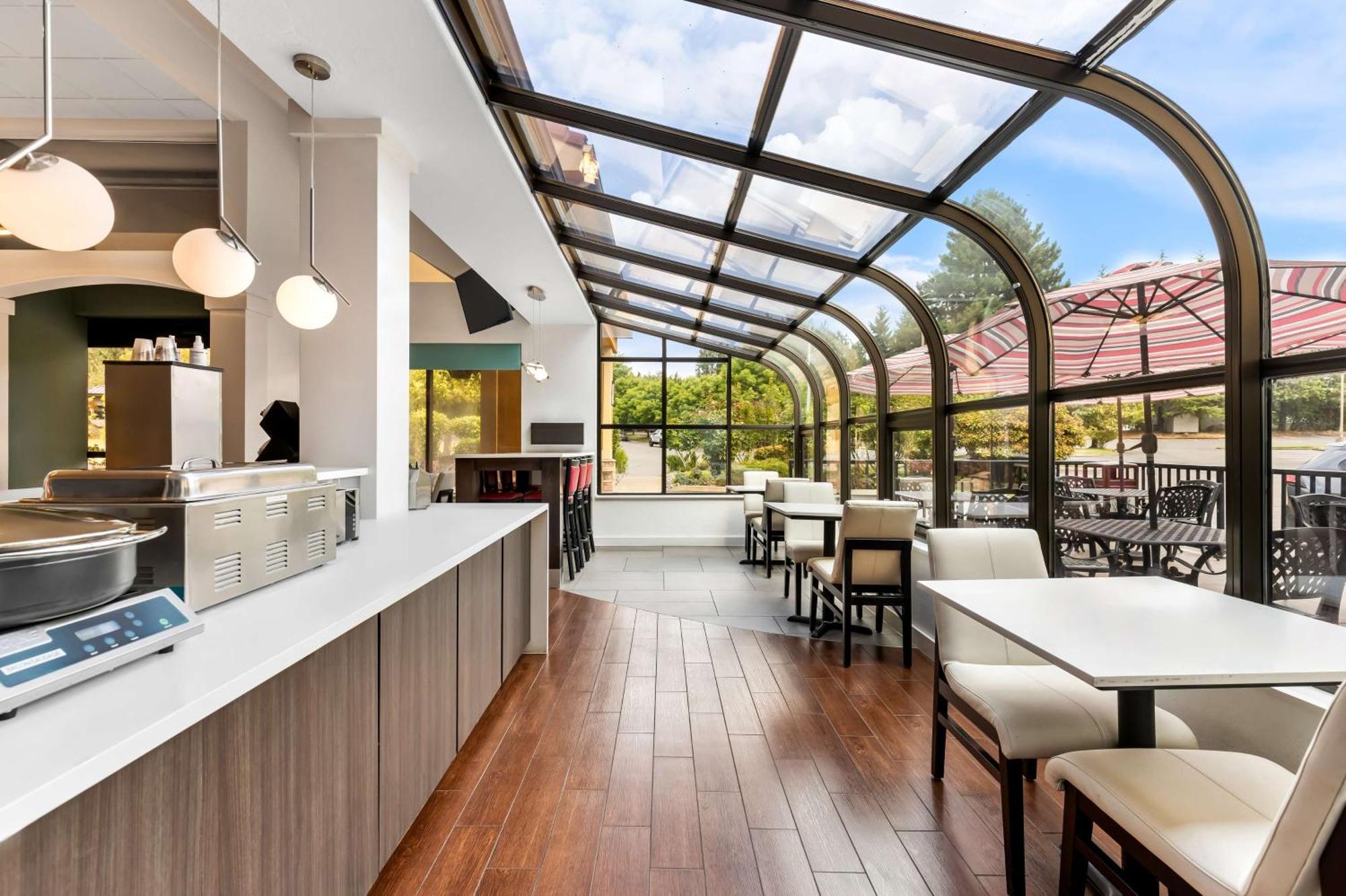Best Western Plus Parkway Inn Уилсънвил Екстериор снимка