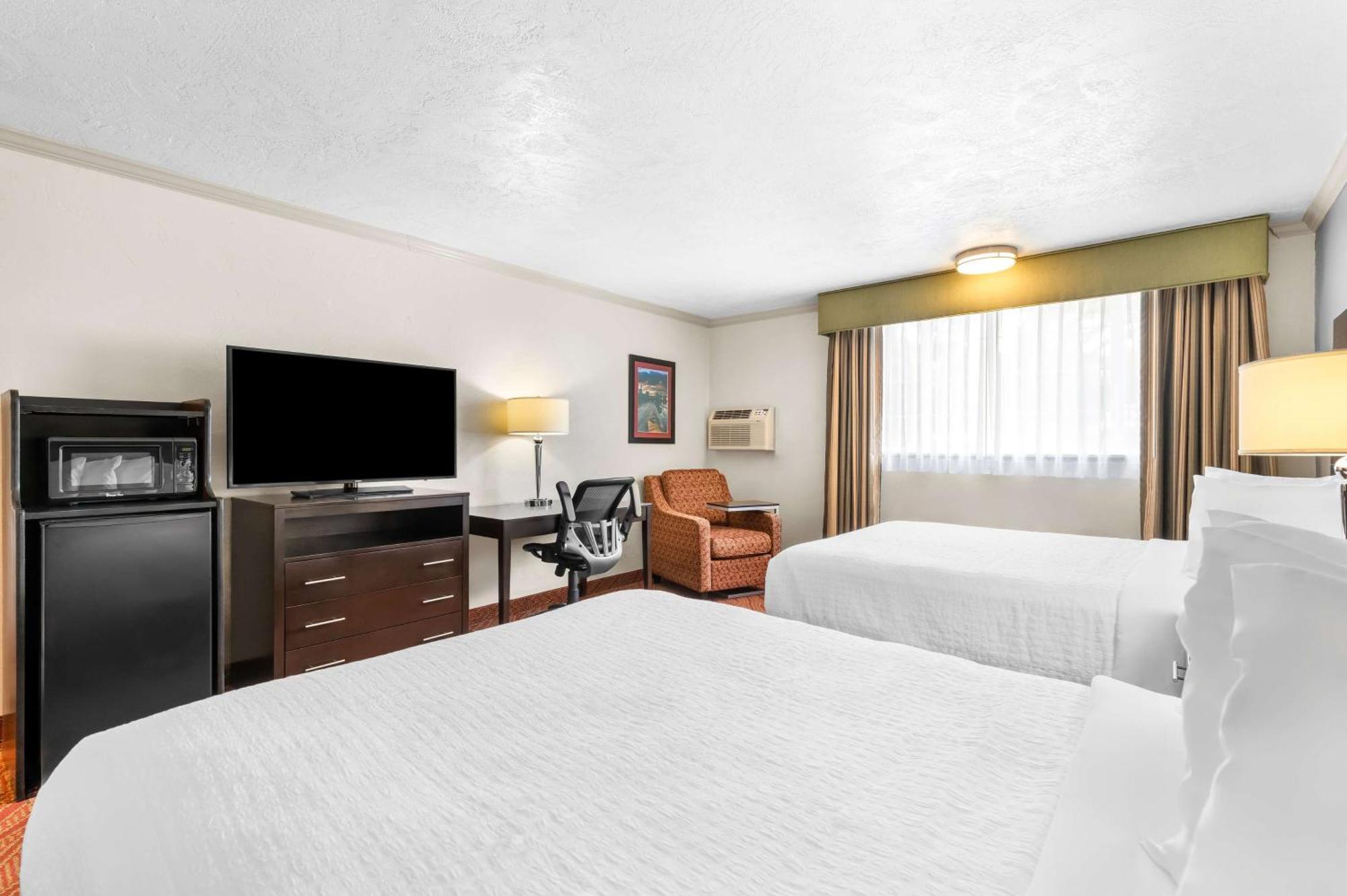 Best Western Plus Parkway Inn Уилсънвил Екстериор снимка