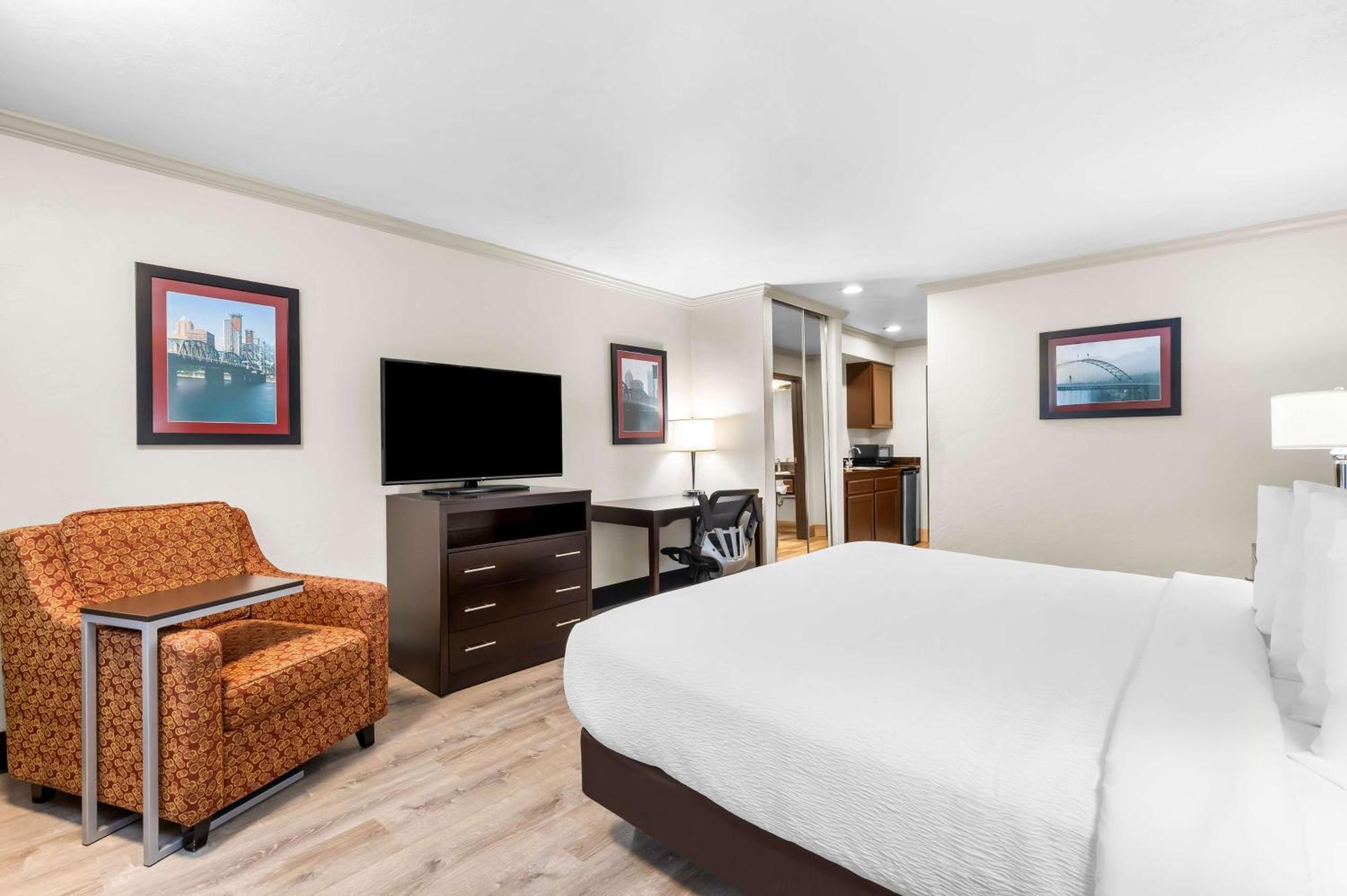 Best Western Plus Parkway Inn Уилсънвил Екстериор снимка