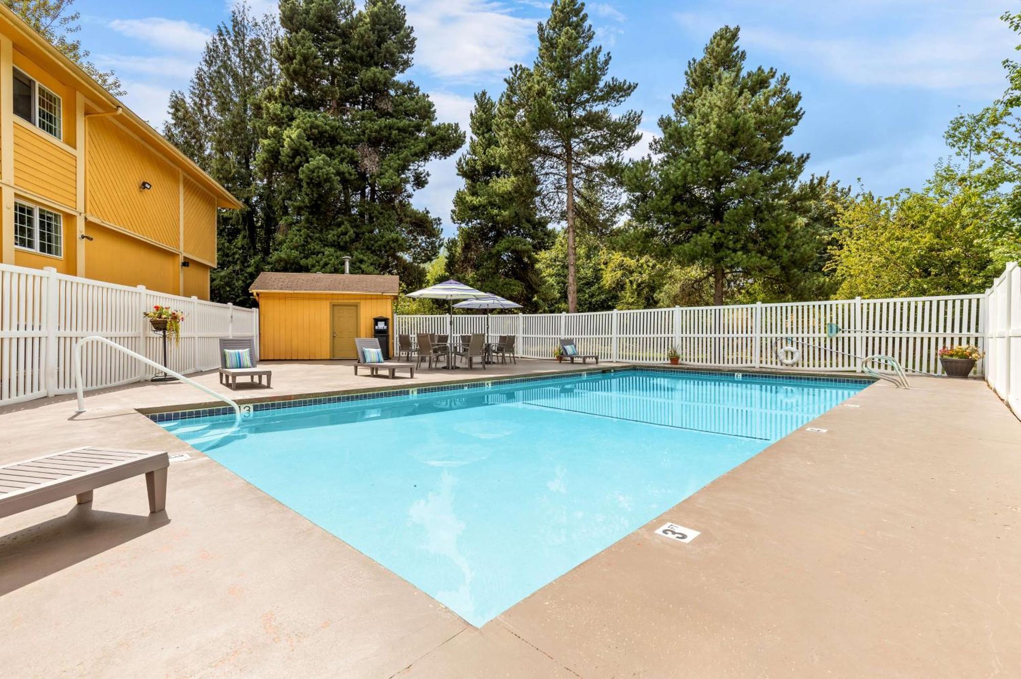 Best Western Plus Parkway Inn Уилсънвил Екстериор снимка